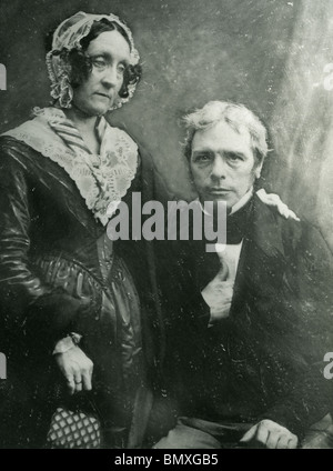 MICHAEL FARADAY (1791-1867 chimiste et physicien anglais avec sa femme Sarah Barnard Banque D'Images