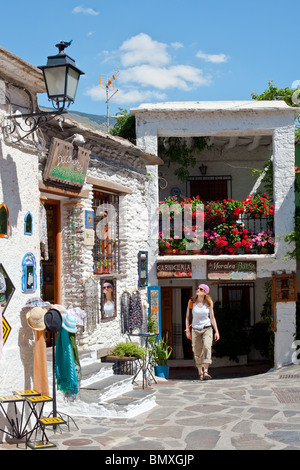 Boutique de souvenirs pour touristes dans , Pampaneira, Las Alpujarras , Sierra Nevada, Granada Province, Espagne. Banque D'Images