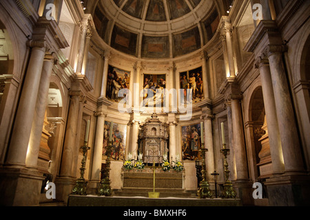 L'autel de l'église de Santa Maria au monastère Mosteiro dos Jeronimos Jerominos à Belém, Lisbonne, Portugal, Europe Banque D'Images