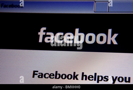 Une macro photo d'écran montrant le logo de la page d'accueil du site Internet Facebook, un populaire site web de réseautage social. Banque D'Images