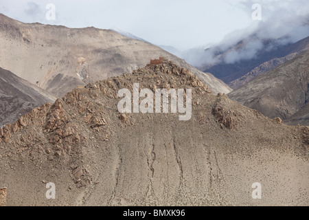 Ruines du château de montagne à Puntsoling Monastère, Tibet Banque D'Images