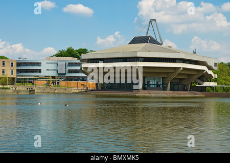Bâtiment Central Hall sur les bâtiments du campus de l'Université York Heslington York Yorkshire du Nord Angleterre Royaume-Uni GB Grande-Bretagne Banque D'Images
