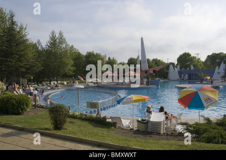 Albena station balnéaire de la mer Noire, piscine de l'Hôtel Ralitsa, Balkans, Bulgarie, Europe de l'est Banque D'Images