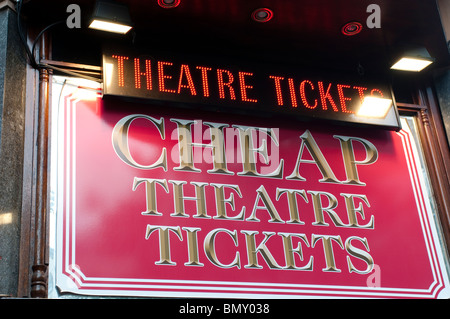 Box Office vendant à bon marché des places de théâtre, de Leicester Square, London, UK Banque D'Images