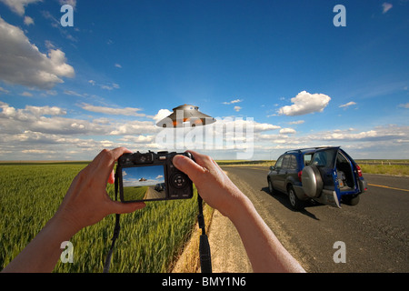 Plus d'observation d'OVNI pris en photo voiture Banque D'Images