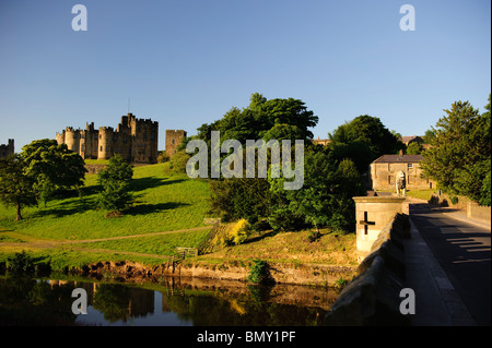 Château d'Alnwick et Le Lion Bridge Banque D'Images