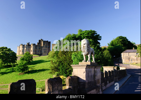 Château d'Alnwick et Le Lion Bridge Banque D'Images