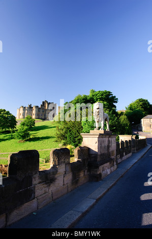 Château d'Alnwick et Le Lion Bridge Banque D'Images