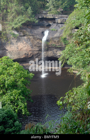 Cascade Haew Suwat à Khao Yai National Park dans le film la plage, Thaïlande Banque D'Images