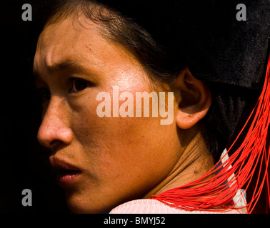 Portrait d'une femme Akha / Hani. Banque D'Images