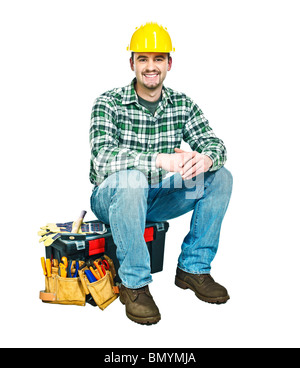 Jeune homme à s'asseoir sur sa boîte à outils isolated on white Banque D'Images