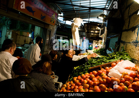 Le coloré marché Mahane Yehuda à Jérusalem. Banque D'Images