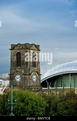 Il Sage, Gateshead. Lieu de la musique live et centre pour l'éducation musicale à Gateshead Visitor Centre en premier plan. Banque D'Images