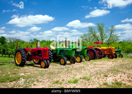 Pièce tracteur antique de Mason, Texas, USA. Banque D'Images