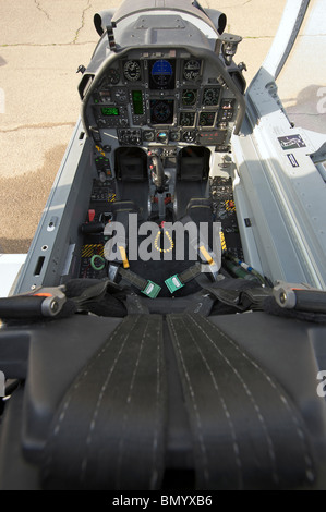 L'intérieur du cockpit d'une Force aérienne irakienne T-6 Texan sur les avions d'entraînement COB Speicher. Banque D'Images