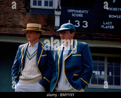 Wellington College de cricket dans les couleurs de l'école, des années 1980. Banque D'Images