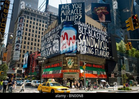 Un affichage grand Miracle Whip Kraft Foods à Times Square à New York Banque D'Images
