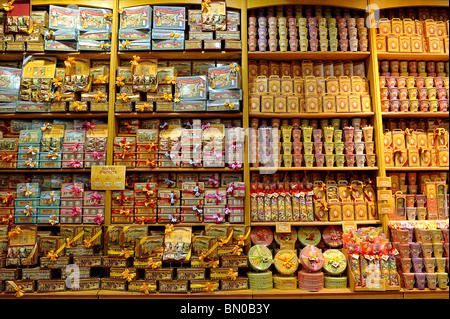 France, Provence, Salon de Provence, La pâtisserie Banque D'Images