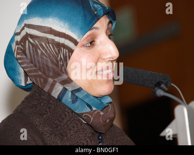 Salma Yaqoob, chef du parti Respect, parlant une unité irlandaise la mise à l'ordre du jour Conférence au Congrès du TUC Chambre AC Banque D'Images