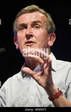 L'historien de l'art et directeur du British Museum Neil MacGregor parlant à Hay Festival 2010 Hay-on-Wye Powys Pays de Galles UK Banque D'Images