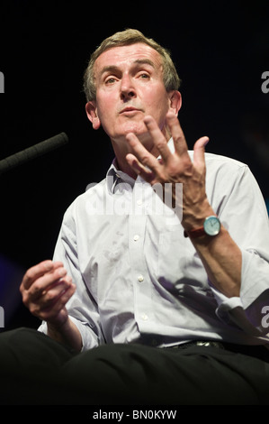 L'historien de l'art et directeur du British Museum Neil MacGregor parlant à Hay Festival 2010 Hay-on-Wye Powys Pays de Galles UK Banque D'Images