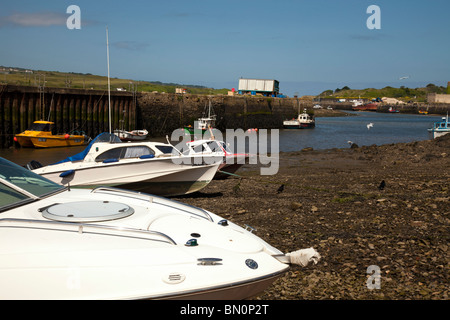 L'estuaire de Hayle avec tide à Hayle, Cornwall, Angleterre, bateaux en attente de la marée pour aller à la pêche Banque D'Images