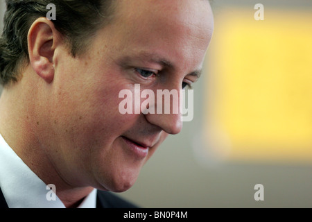 Pm David Cameron à coplands brent école uk Banque D'Images