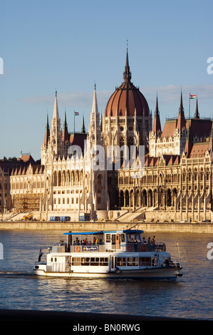 La Hongrie, Budapest Elk190-1426, Pest, Bâtiment du Parlement européen, 1902, bateau de croisière sur le Danube Banque D'Images