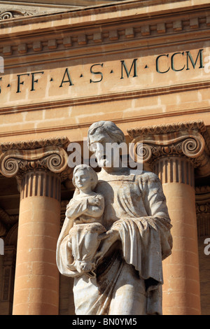 Statue de Jean le Baptiste et de l'enfant l'église de St Mary, mieux connu sous le nom de Rotonde ou dôme de Mosta Banque D'Images