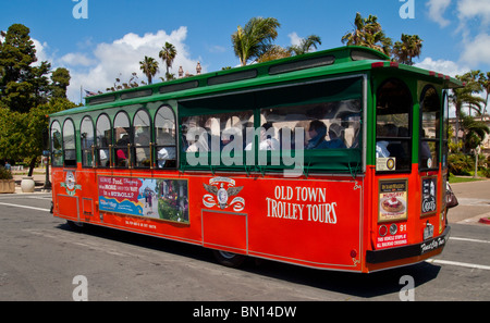 Old Town Trolley tour bus dans Balboa Park, San Diego, Californie, USA. Banque D'Images