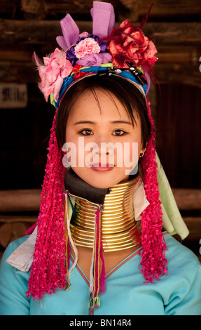 La jeune femme de Karen Hill tribes à Baan Tong Luang, un village de Hmong dans la province de Chiang Mai, Thaïlande. Banque D'Images