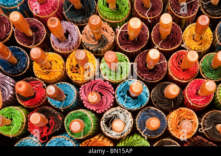 Roula jusqu'à l'usine de parapluies parapluie à Chiang Mai, en Thaïlande. Banque D'Images