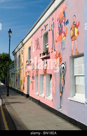 Chelsea Arts Club London redécoration de leur bâtiment dans Old Church Street œuvres murales sur mur par Tony Common. Murale temporaire HOMER SYKES Banque D'Images