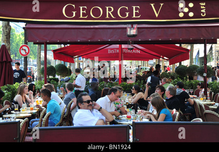 Paris café 'George V' aux champs Elysées France Banque D'Images