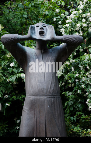 Sculpture dans le jardin de Kathe Kollwitz Museum de Charlottenburg à Berlin, Allemagne Banque D'Images