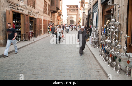 Scène de la rue du Caire; peuple égyptien local dans le quartier islamique, le Caire Egypte, Afrique du Nord Banque D'Images