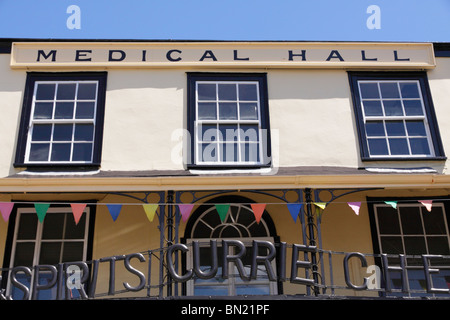 Medical Hall historique situé sur l'île de Olivers dans South Molton, North Devon. Banque D'Images