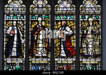 Vitrail en église Saint Jean-Baptiste, Peterborough, Cambridgeshire, Angleterre, RU Banque D'Images