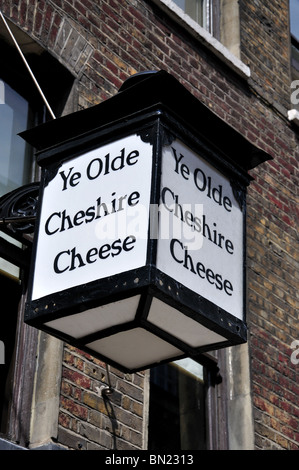 Panneau « YE Olde Cheshire Cheese », Fleet Street, City of London, Greater London, Angleterre, Royaume-Uni Banque D'Images