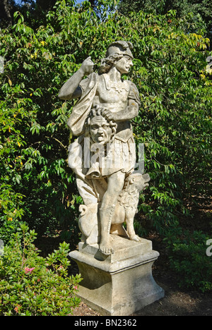 Statue de Persée tenant la tête de Méduse à la bibliothèque Huntington et le jardin botanique. Banque D'Images