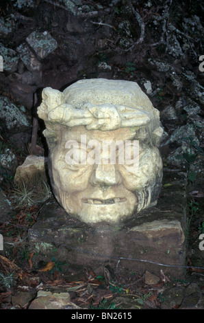 Vieil Homme édenté ou de Copan Pauahtun head sculpture à la ruines Maya de Copan, Honduras, Amérique Centrale Banque D'Images