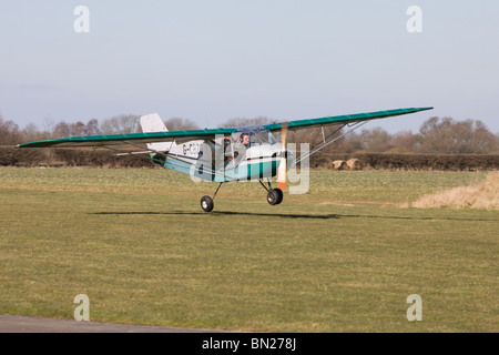 Rans S6-ES Coyote II G-CBZG l'atterrissage à Breighton Airfield Banque D'Images