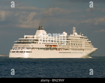 Bateau de croisière Silver Whisper quitter Southampton England UK Banque D'Images