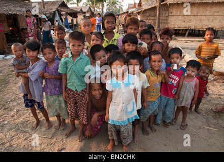 Le Myanmar. La Birmanie. Visite du village de Tübingen Gyi dans l'Ayeryarwady delta. Cyclone Nargis : conséquences Banque D'Images