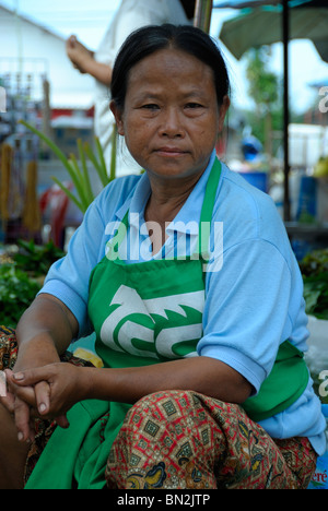 Portrait d'une femme thaïlandaise à Takua Pa, ville à l'ouest de la Thaïlande Banque D'Images