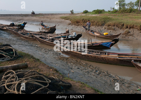 Le Myanmar. La Birmanie. Visite du village de Tübingen Gyi dans l'Ayeryarwady delta. Cyclone Nargis : conséquences Banque D'Images