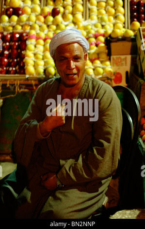 Vendeur de fruits à Al Ghuriyya(al ghariya), Le Caire islamique, Le Caire, Egypte Banque D'Images