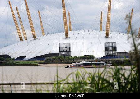 02 Millennium Dome situé sur la péninsule de Greenwich donnant sur la Tamise, dans le sud-est de Londres. Banque D'Images