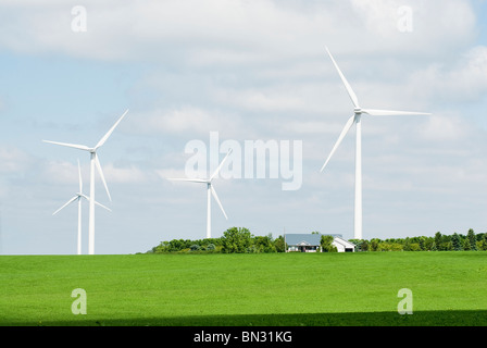 Les éoliennes situées sur des terres agricoles près de Lake Benton au Minnesota Banque D'Images