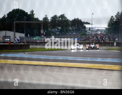 LM1 Les voitures de course au 2010 24 Heures du Mans Banque D'Images